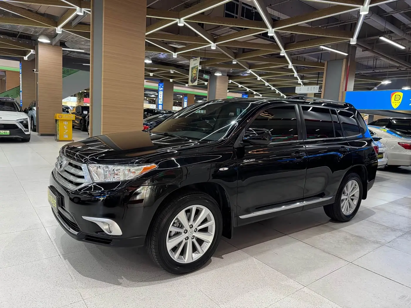 Toyota Highlander 2014 — ფოტო 4/17