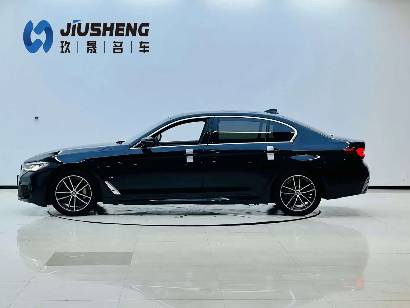 BMW 5 Series New Energy 2021 — Photo 2/17