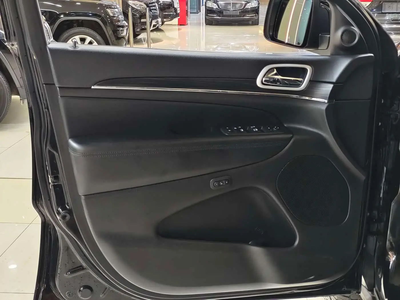 Jeep Grand Cherokee 2021 — Photo 4/20
