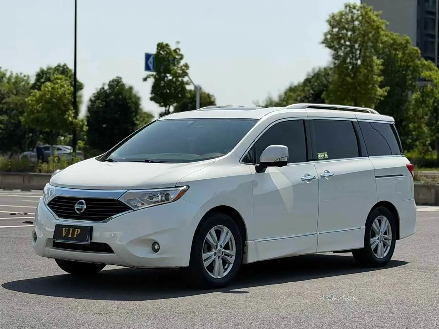 Nissan Quest 2018 — Фото 1/11