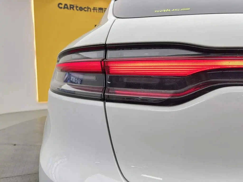 Porsche Macan 2019 — Photo 9/20