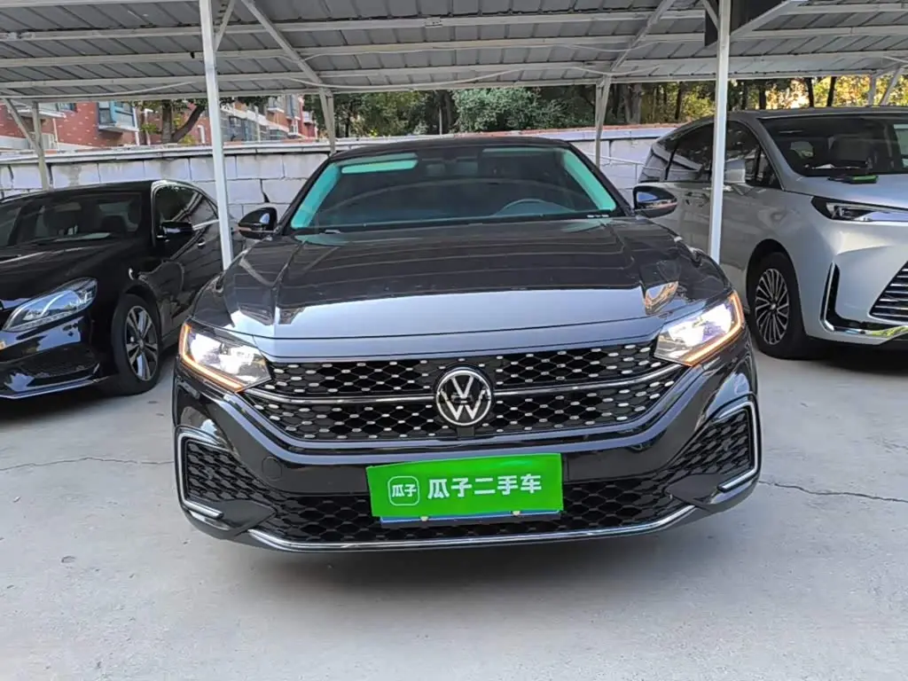 Volkswagen Passat 2023 — Photo 2/19