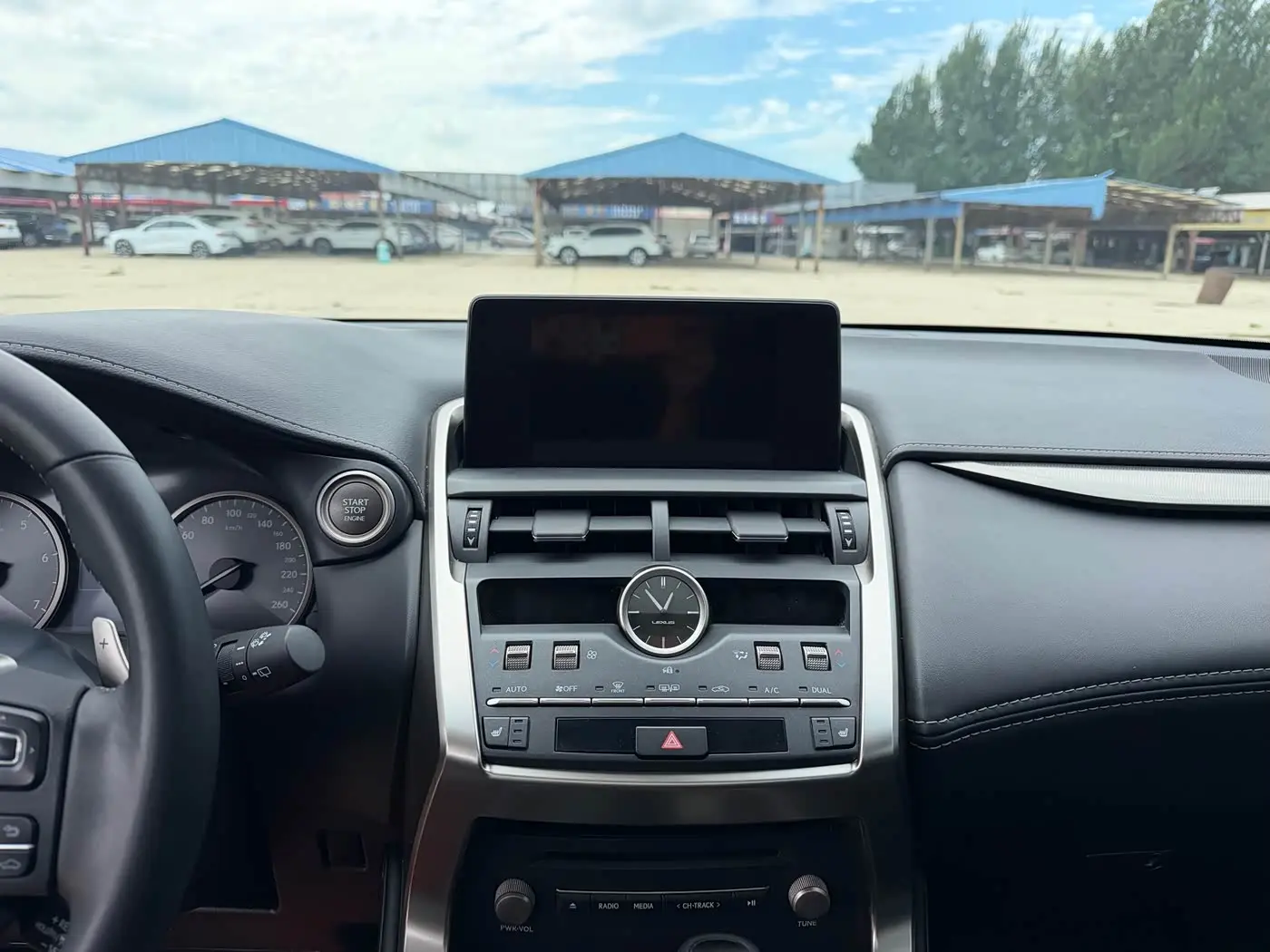 Lexus NX 2019 — Photo 11/18