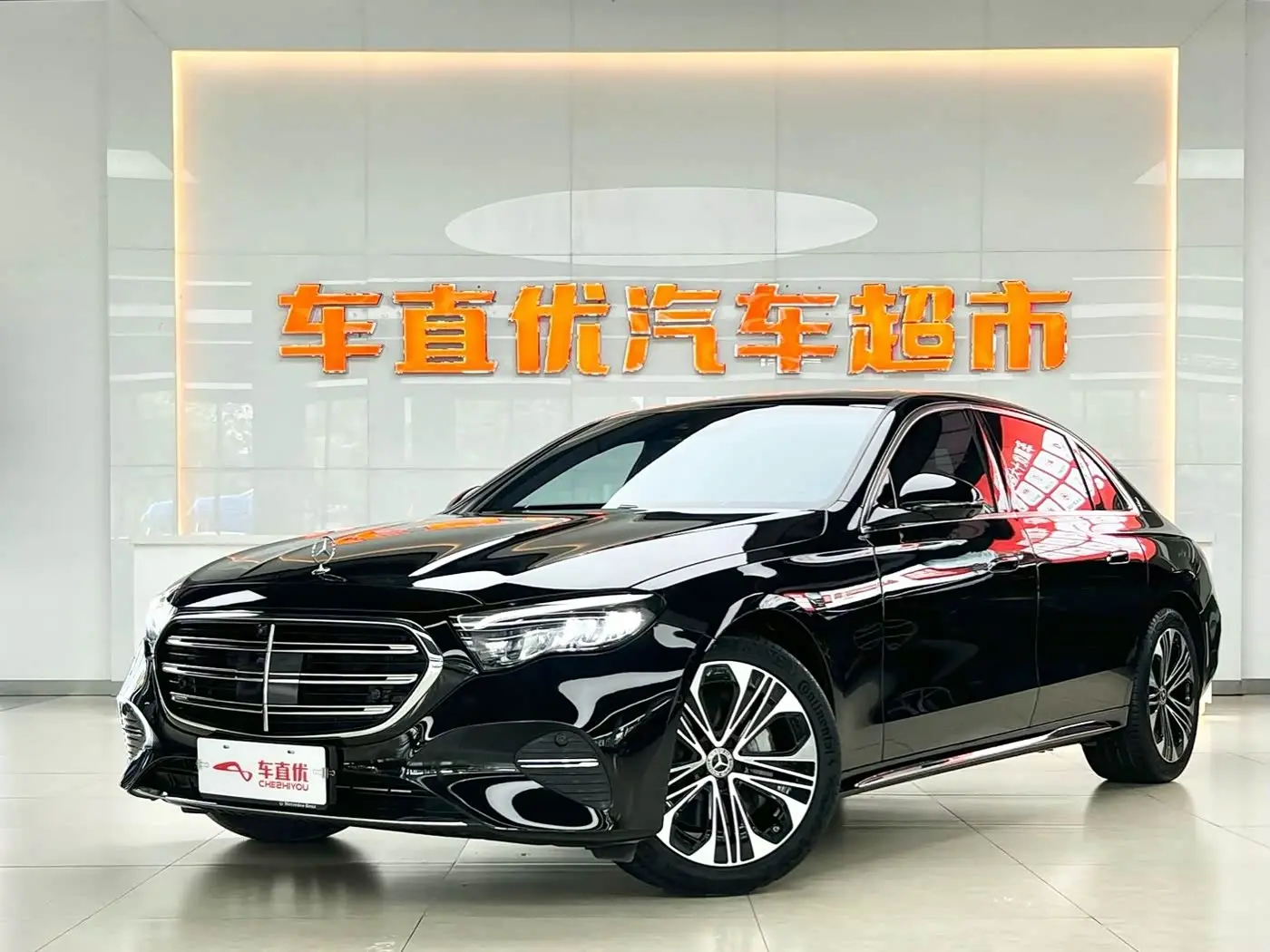 Mercedes-Benz E-Class 2025 — Photo 1/20