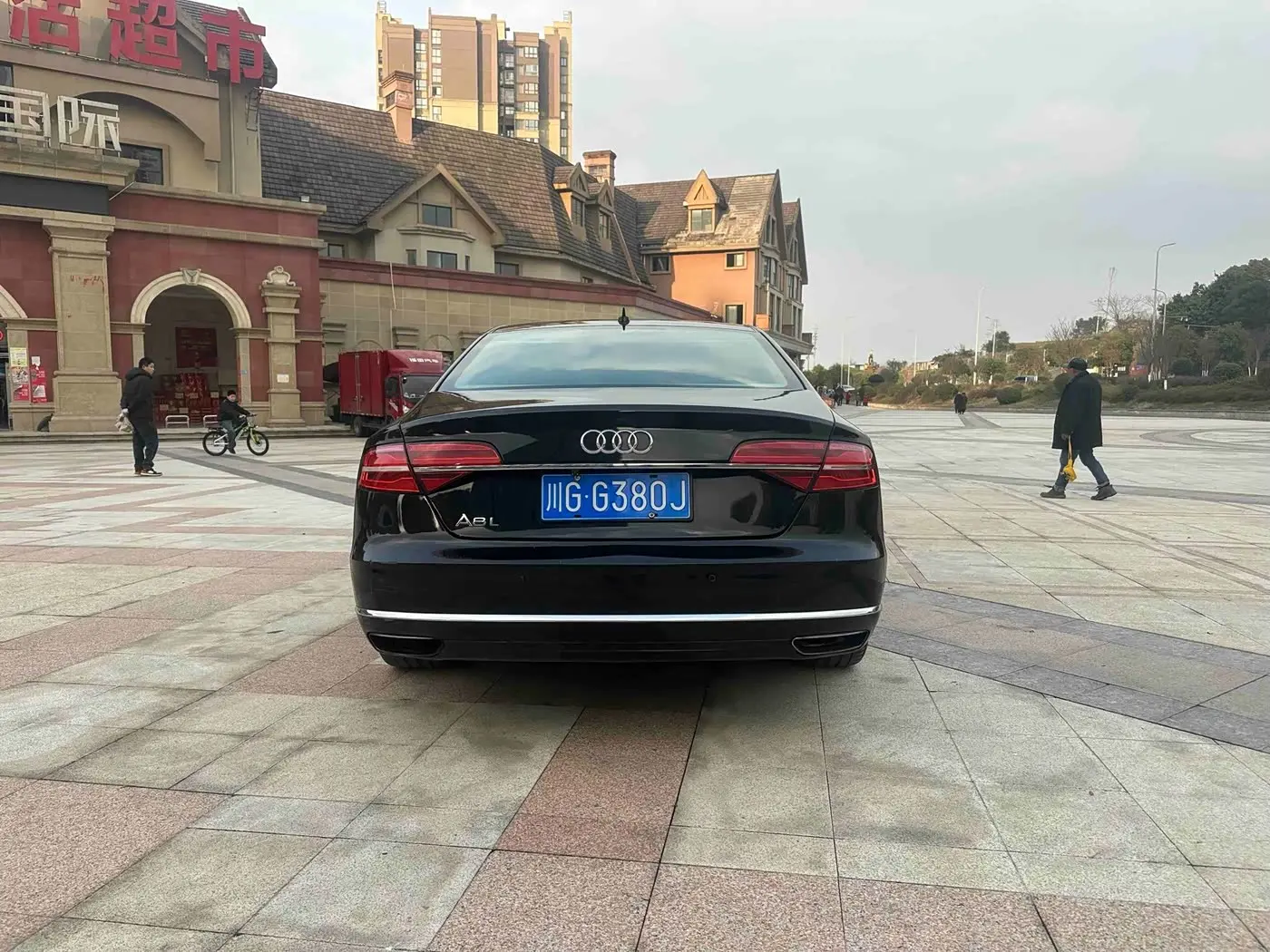 Audi A8 2012 — Şəkil 9/10