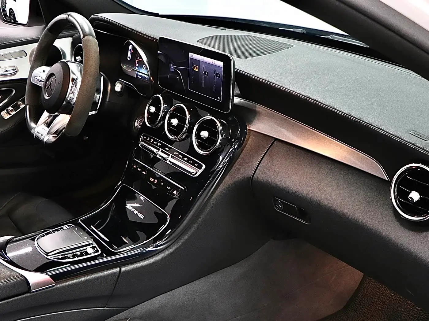 Mercedes-Benz C-Class AMG 2020 — Photo 15/20