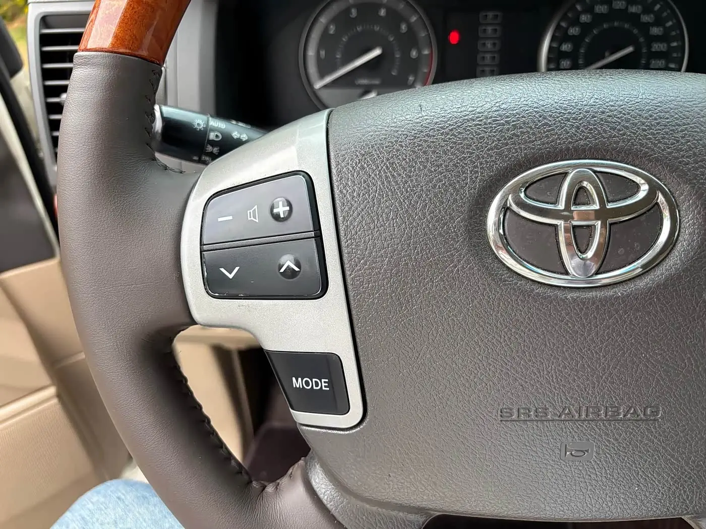 Toyota Land Cruiser 2015 — Photo 17/20