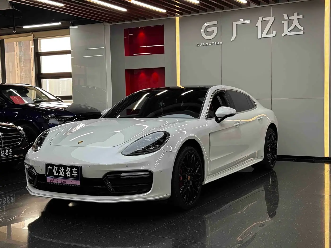 Porsche Panamera 2018 — Photo 1/20