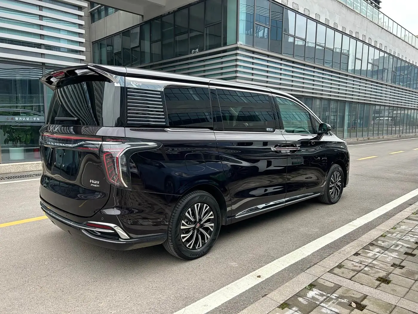 Hongqi HQ9 PHEV 2024 — Фото 14/16