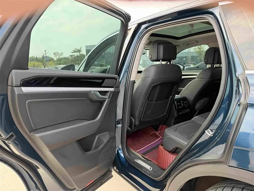 Volkswagen Touareg 2019 — Şəkil 13/20
