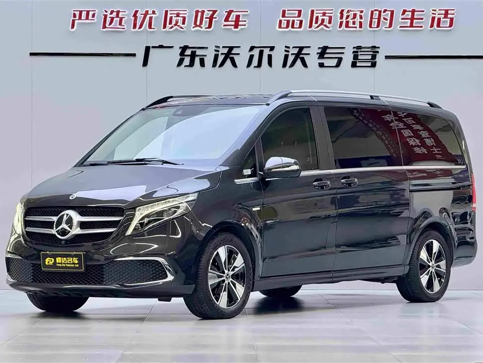 Mercedes-Benz V-Class 2021 — Photo 1/17