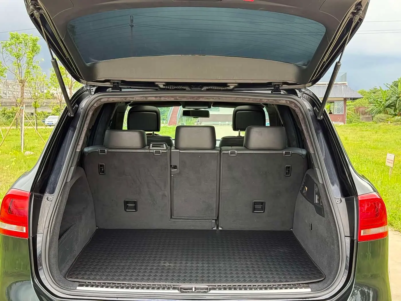 Volkswagen Touareg 2012 — Photo 18/20