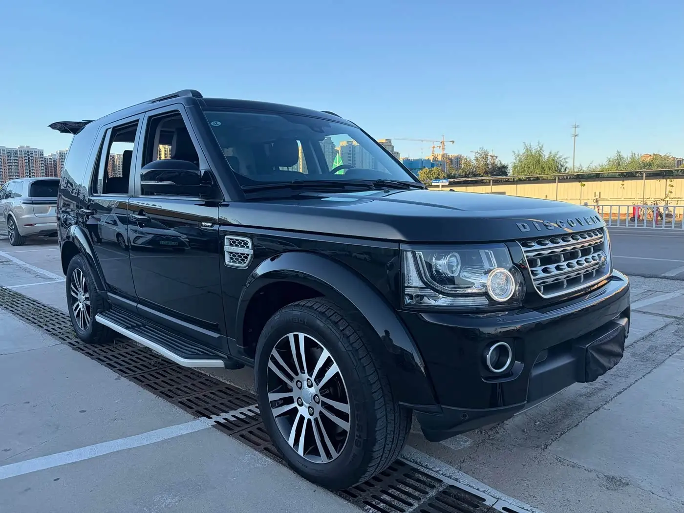 Land Rover Discovery 2015 — Фото 3/15
