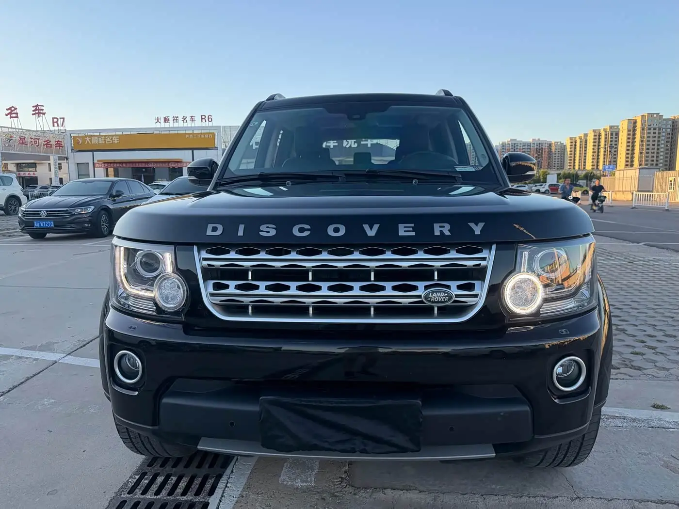 Land Rover Discovery 2015 — Фото 2/15