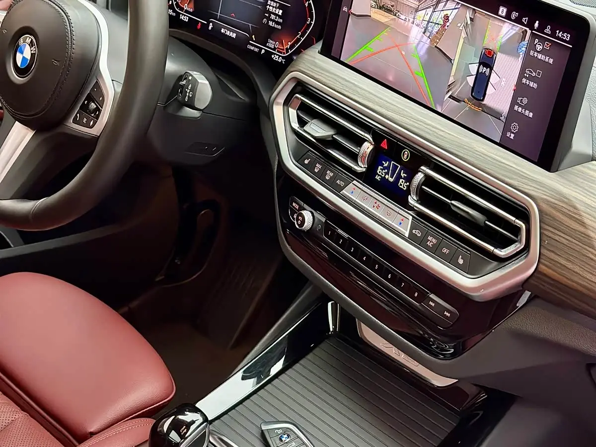BMW X3 2022 — Photo 8/12