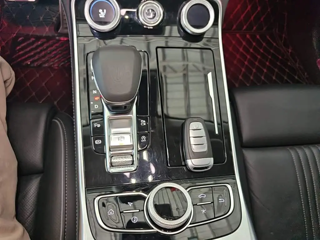 Hongqi H9 2022 — Şəkil 14/20