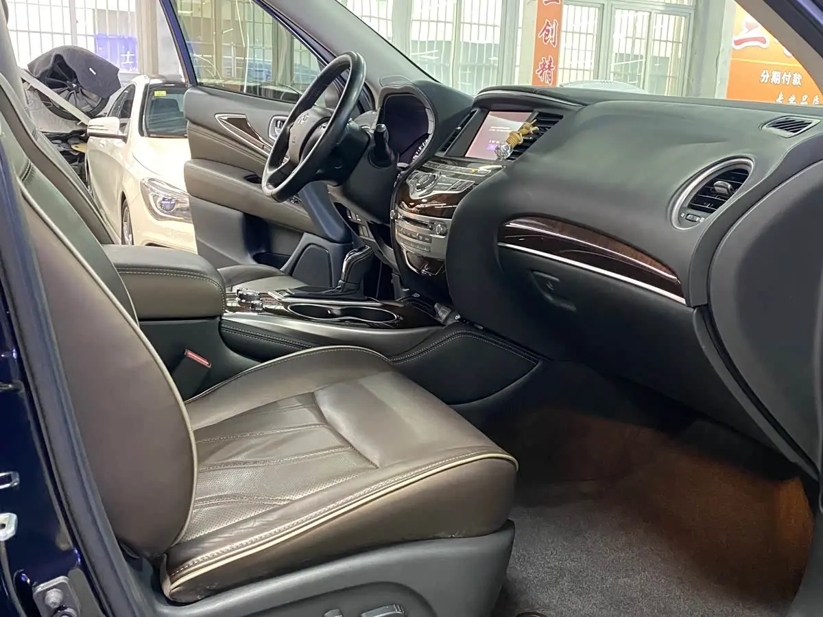 Infiniti QX60 2021 — Photo 11/20