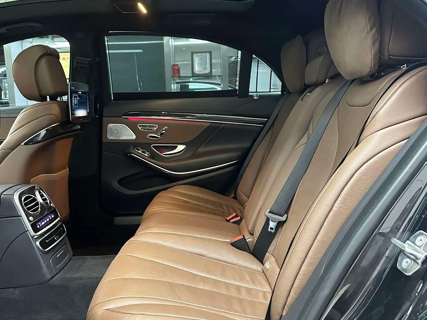 Mercedes-Benz S-Class 2018 — Photo 9/20