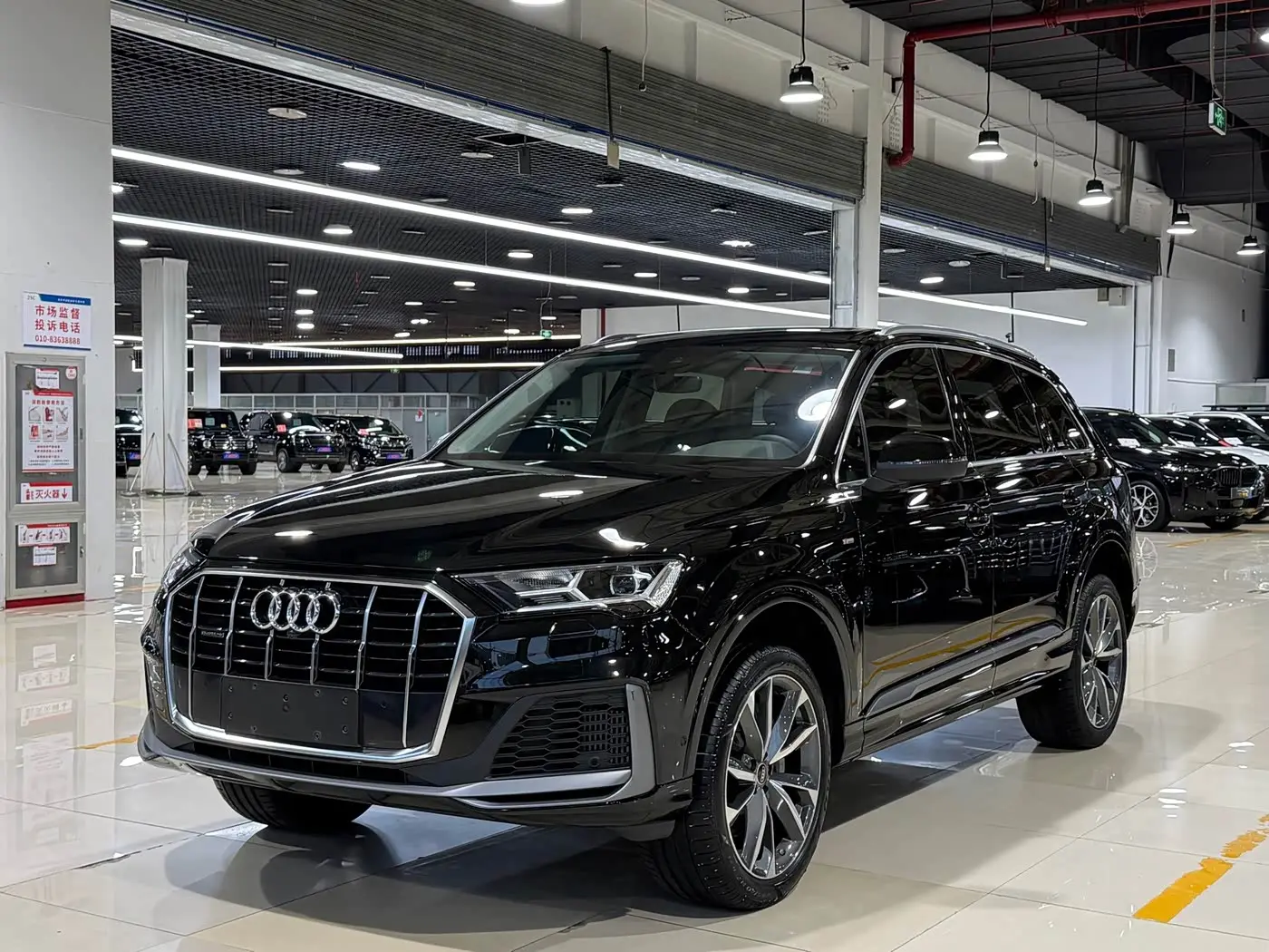 Audi Q7 2022 — Фото 1/20