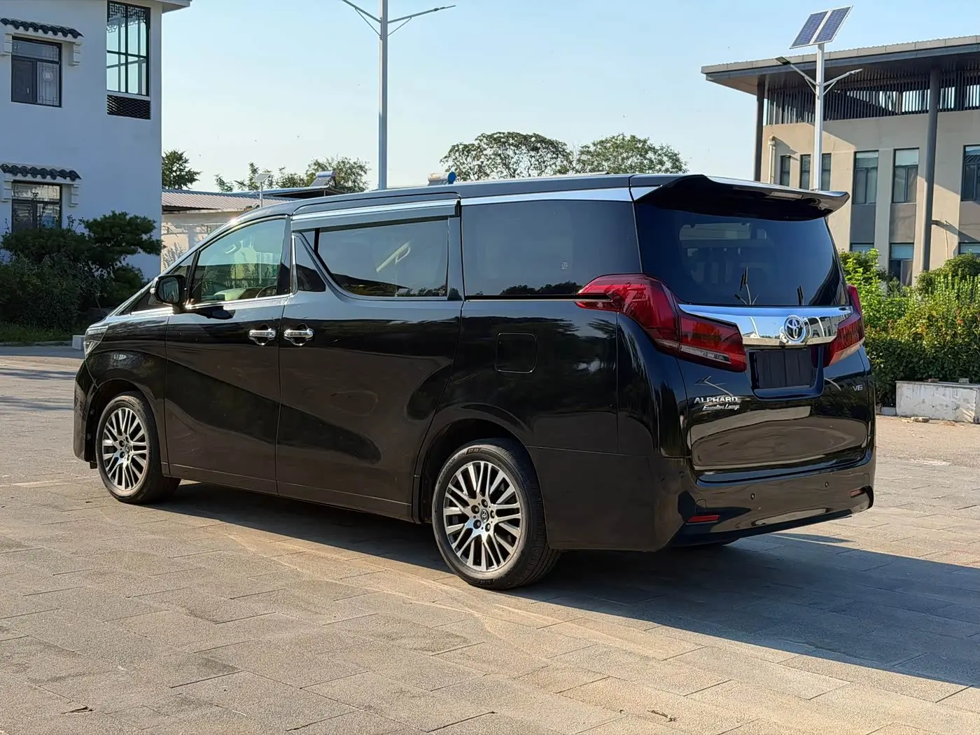 Toyota Alphard 2015 — Photo 6/15