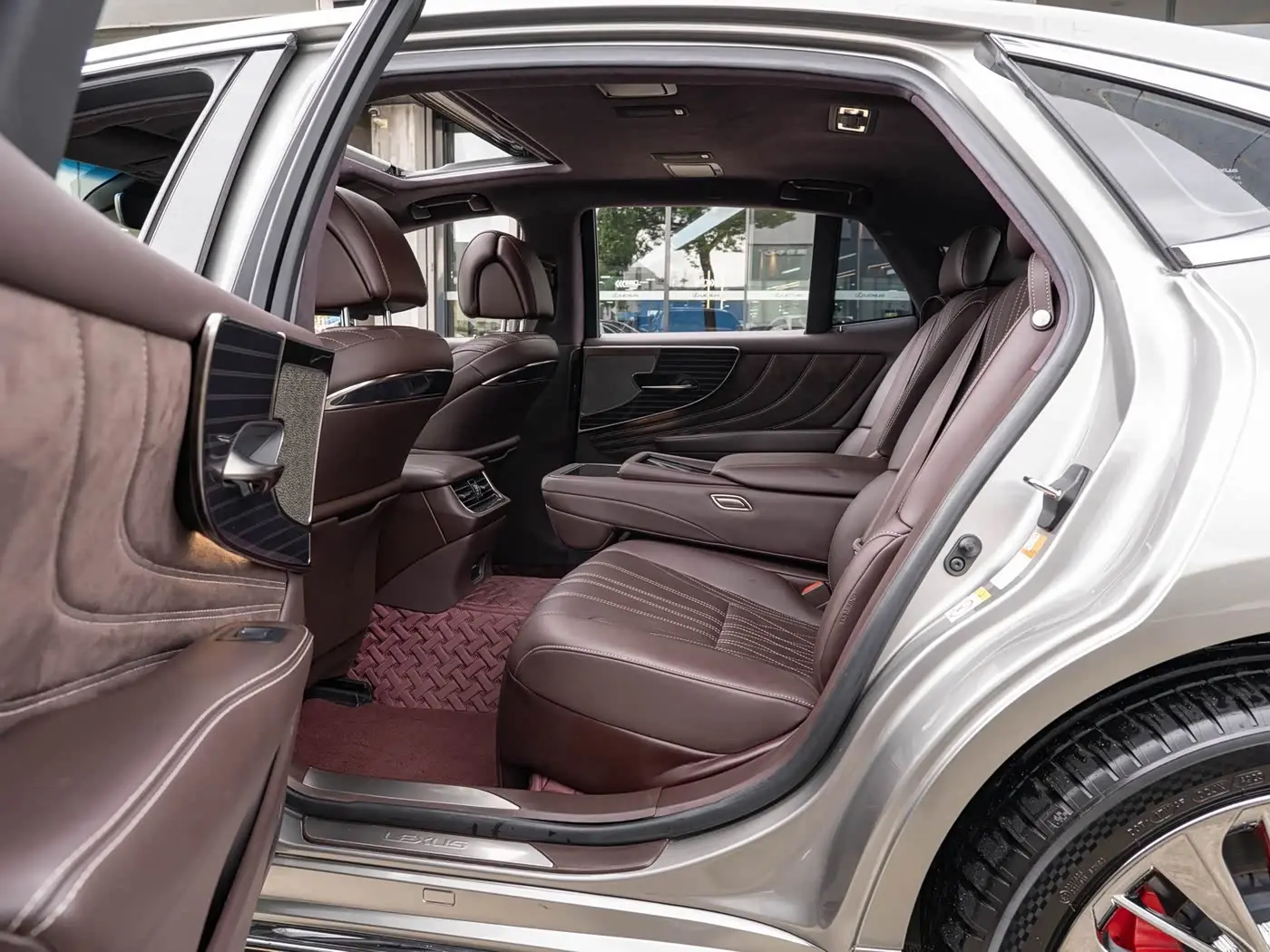 Lexus LS 2018 — Photo 10/20