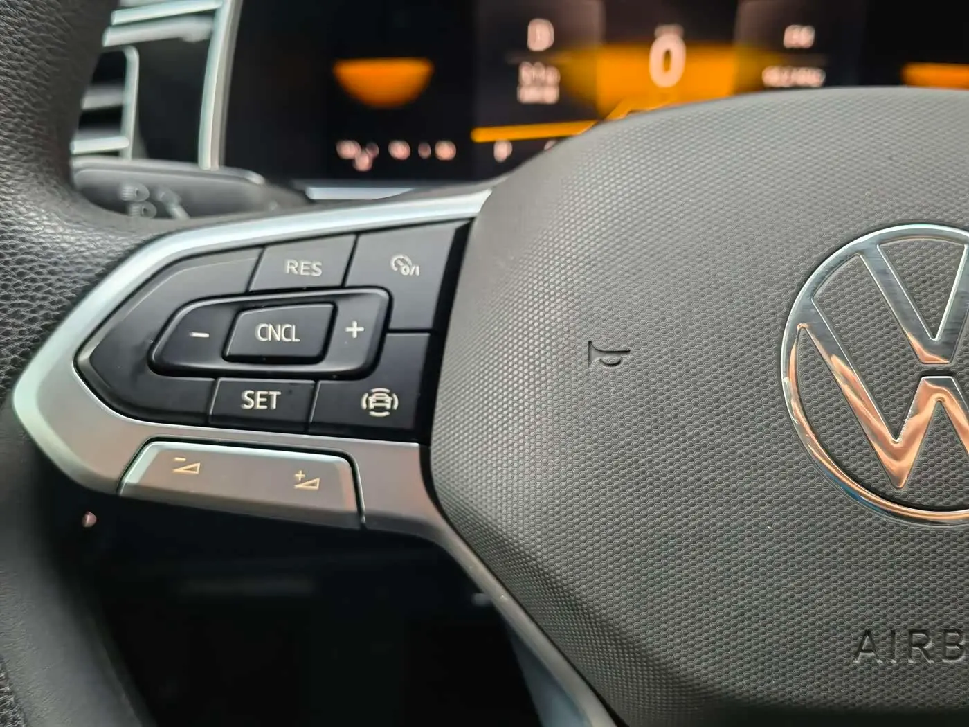 Volkswagen Tiguan L 2022 — Şəkil 15/17