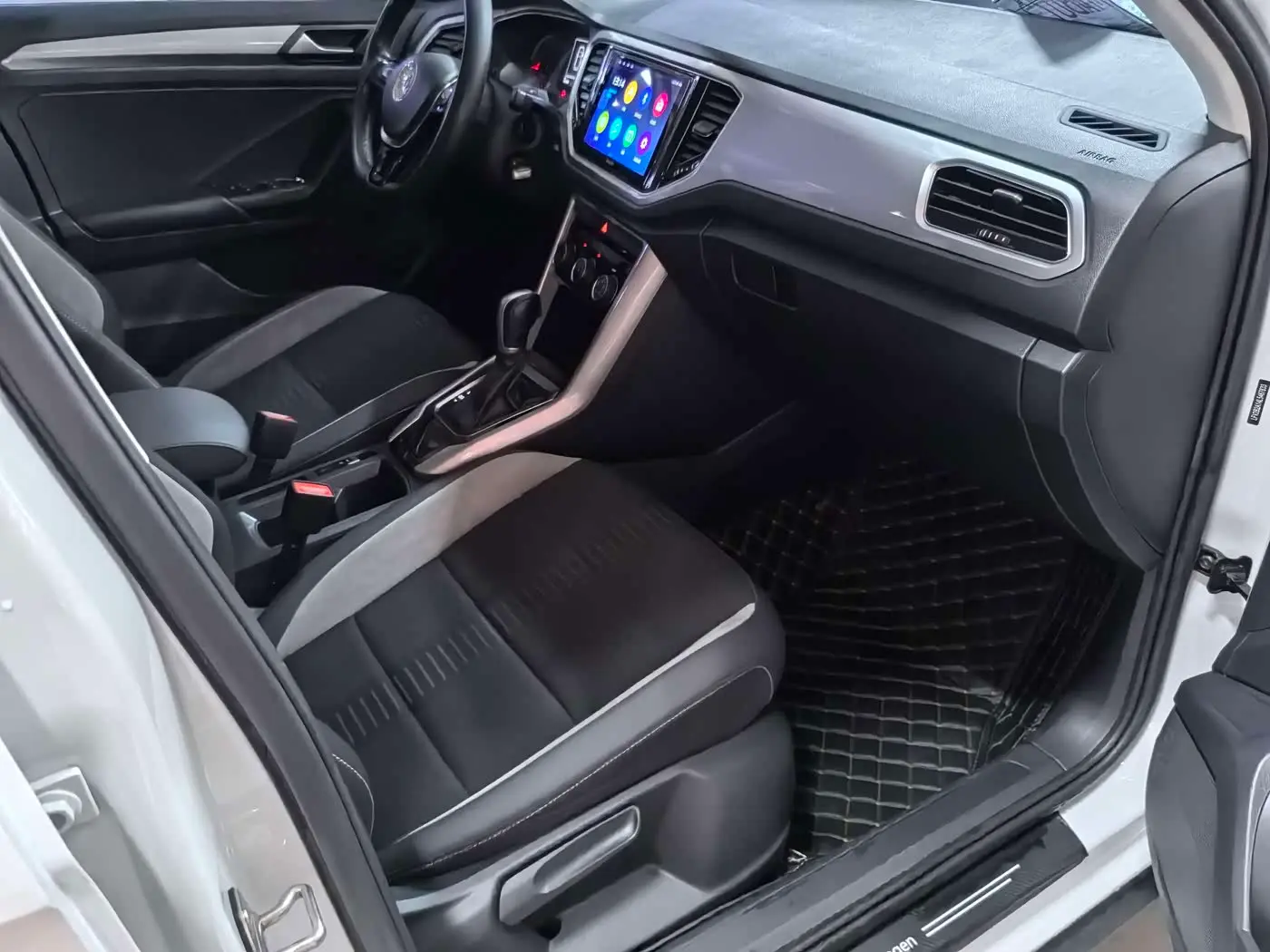 Volkswagen T-ROC 2021 — Photo 12/12