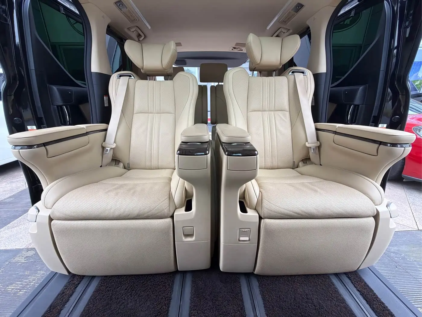 Toyota Vellfire 2020 — Фото 13/20