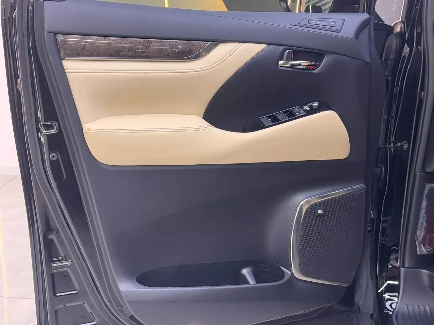 Toyota Vellfire 2022 — Фото 13/20