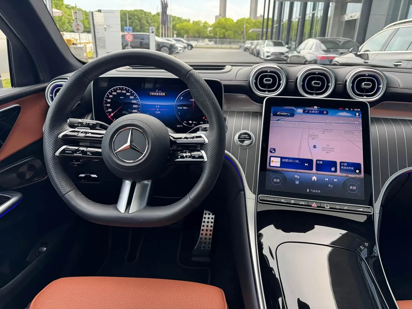 Mercedes-Benz GLC New Energy 2026 — Photo 11/17