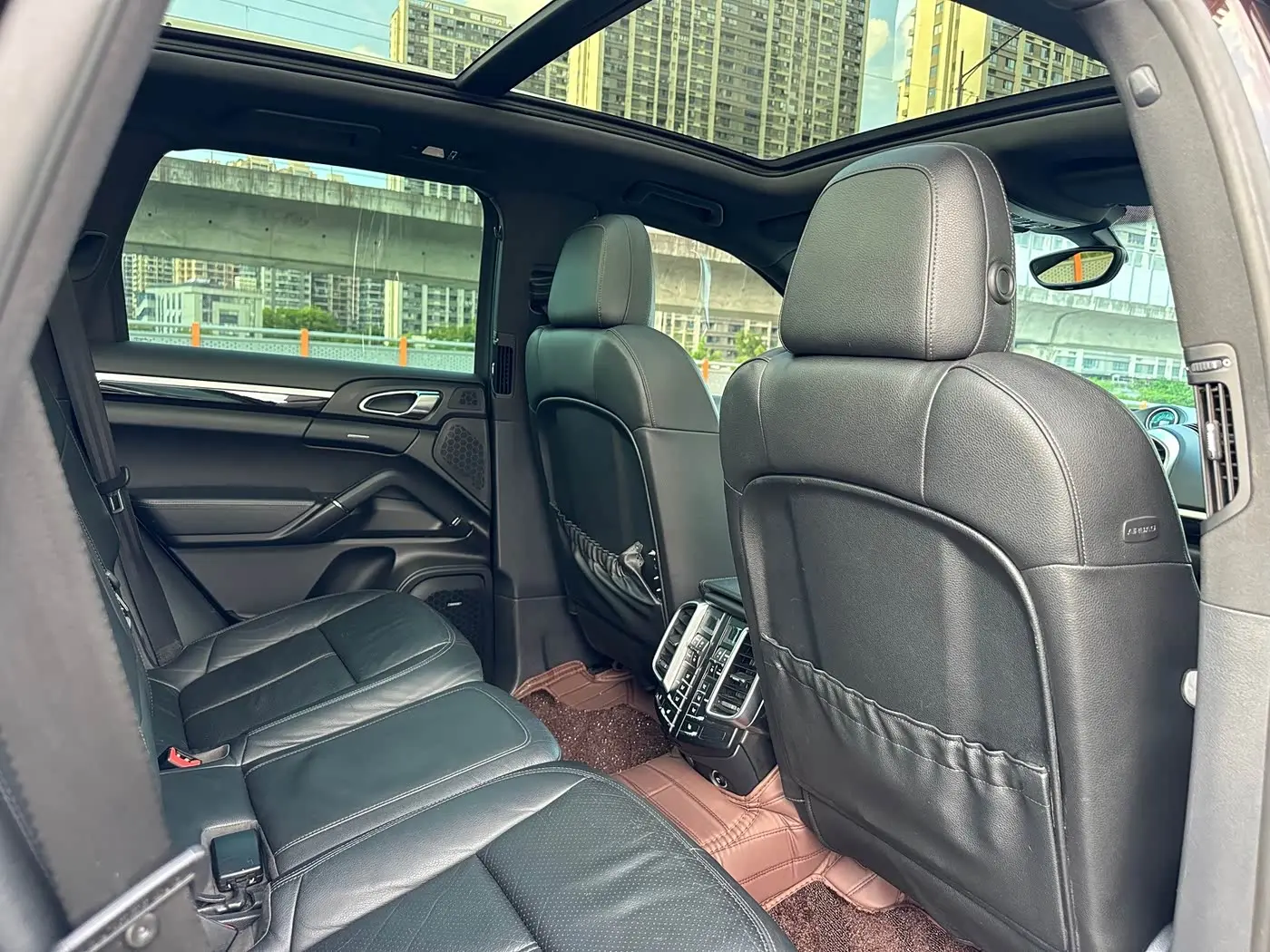 Porsche Cayenne 2015 — Photo 11/15