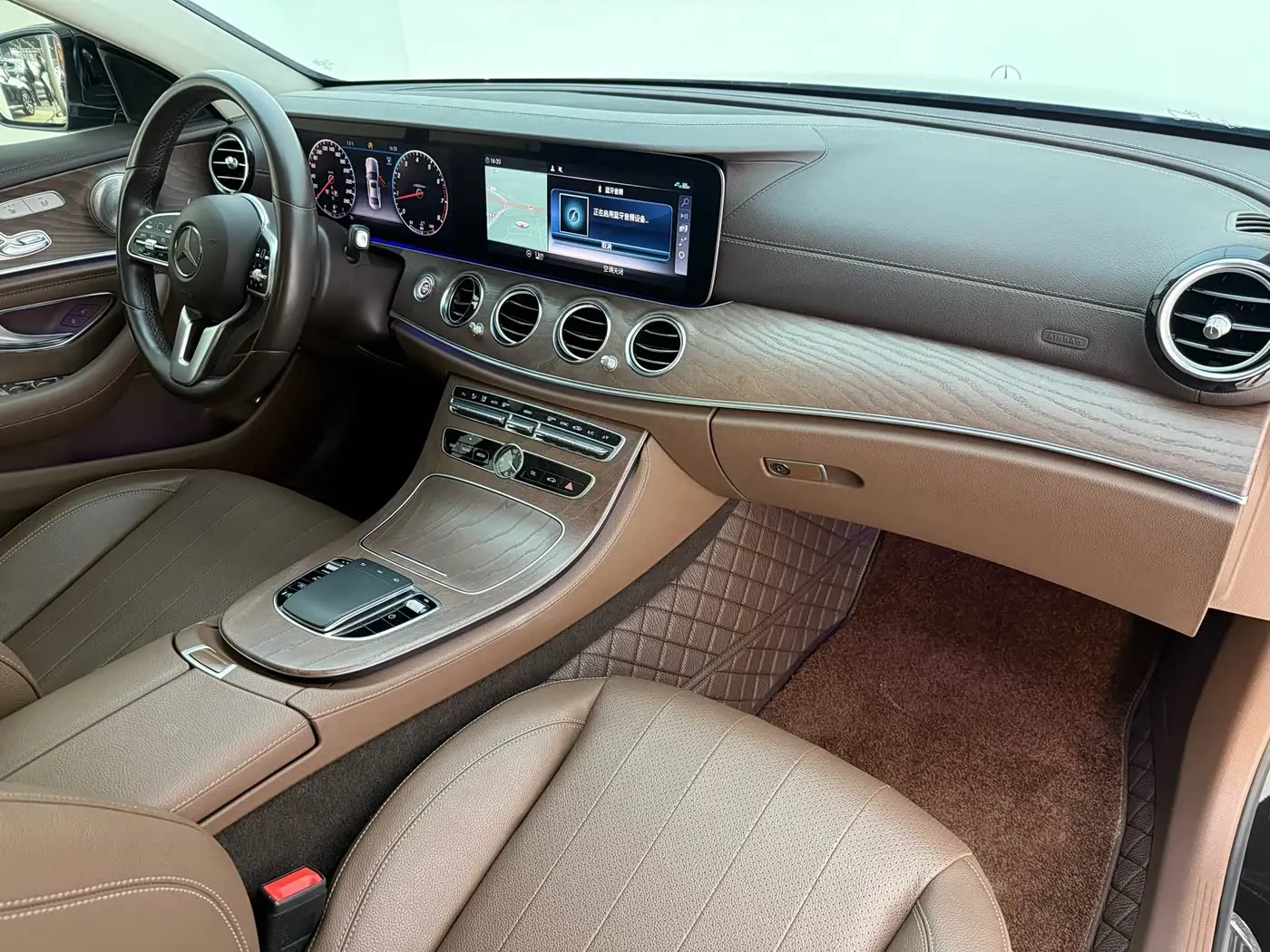 Mercedes-Benz E-Class 2020 — ფოტო 14/20