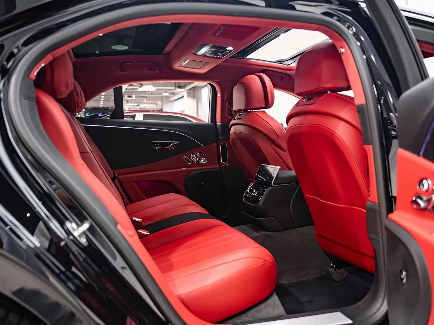 Bentley Flying Spur 2023 — Фото 13/14