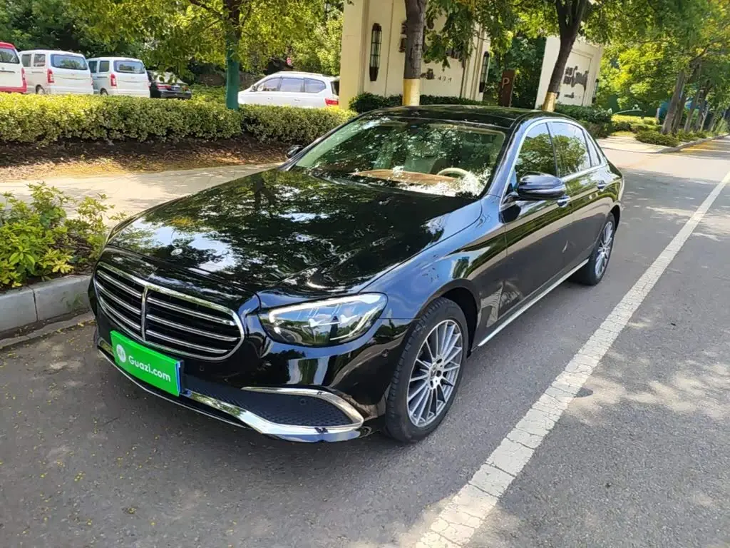 Mercedes-Benz E-Class 2022 — Photo 1/20