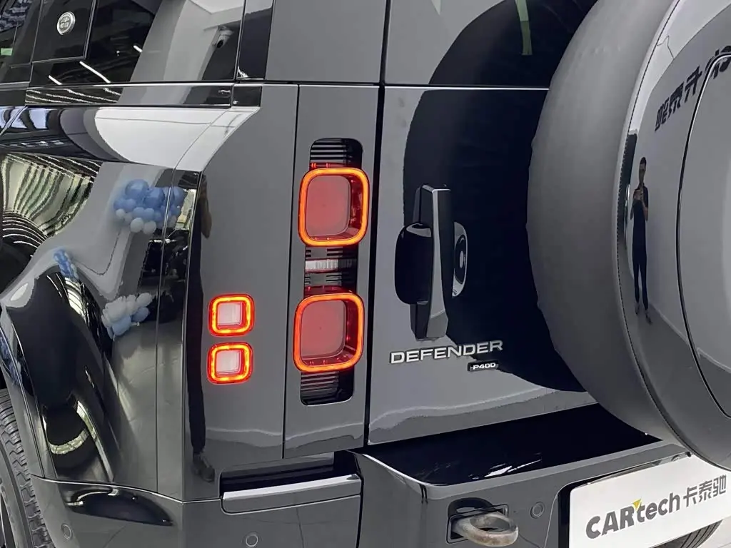 Land Rover Defender 2023 — Фото 6/20
