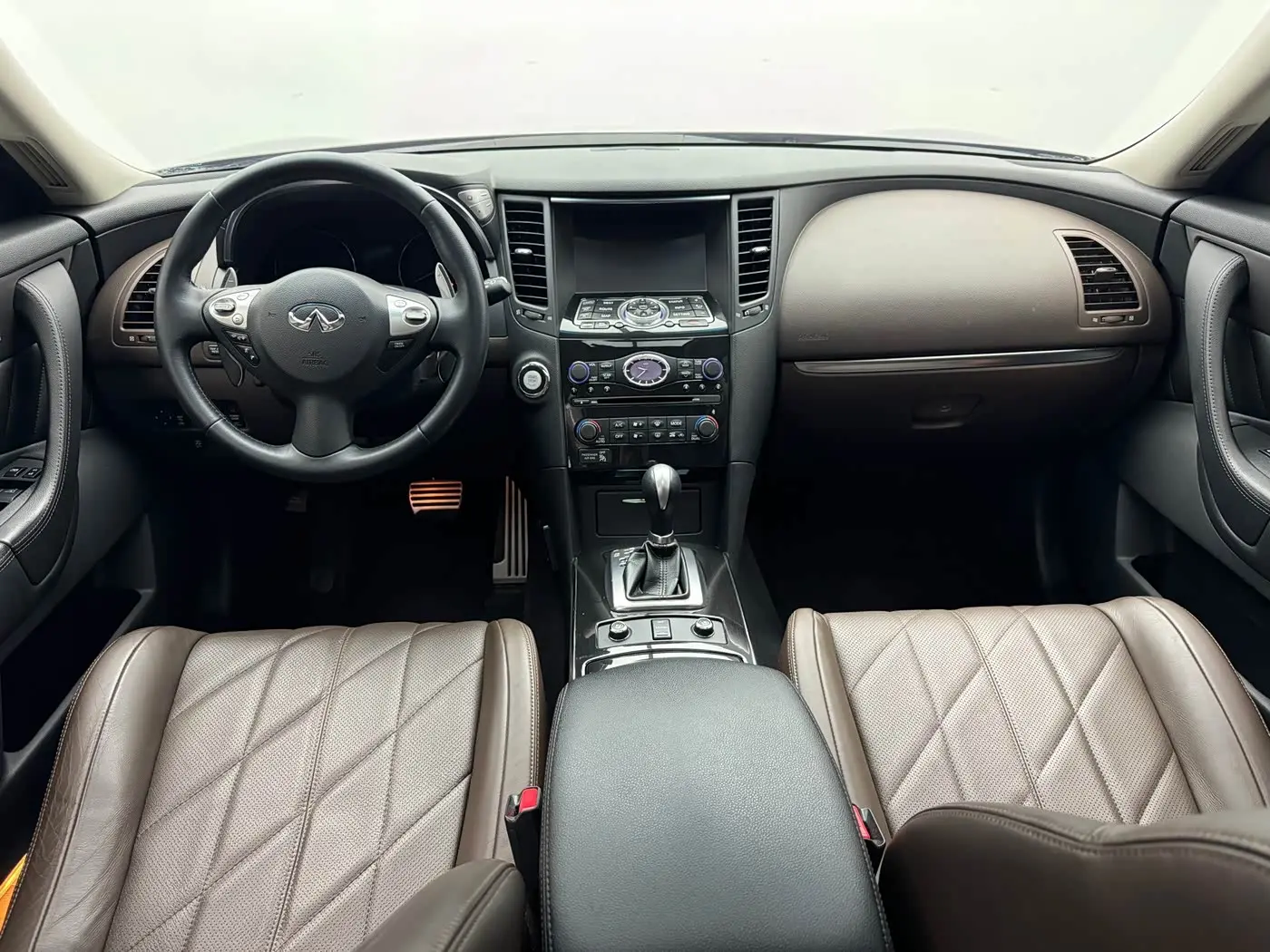 Infiniti QX70 2014 — Photo 12/18
