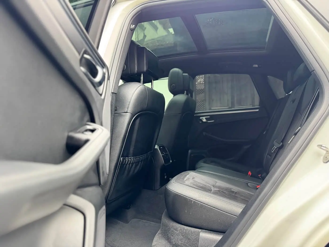 Porsche Macan 2020 — Photo 10/11