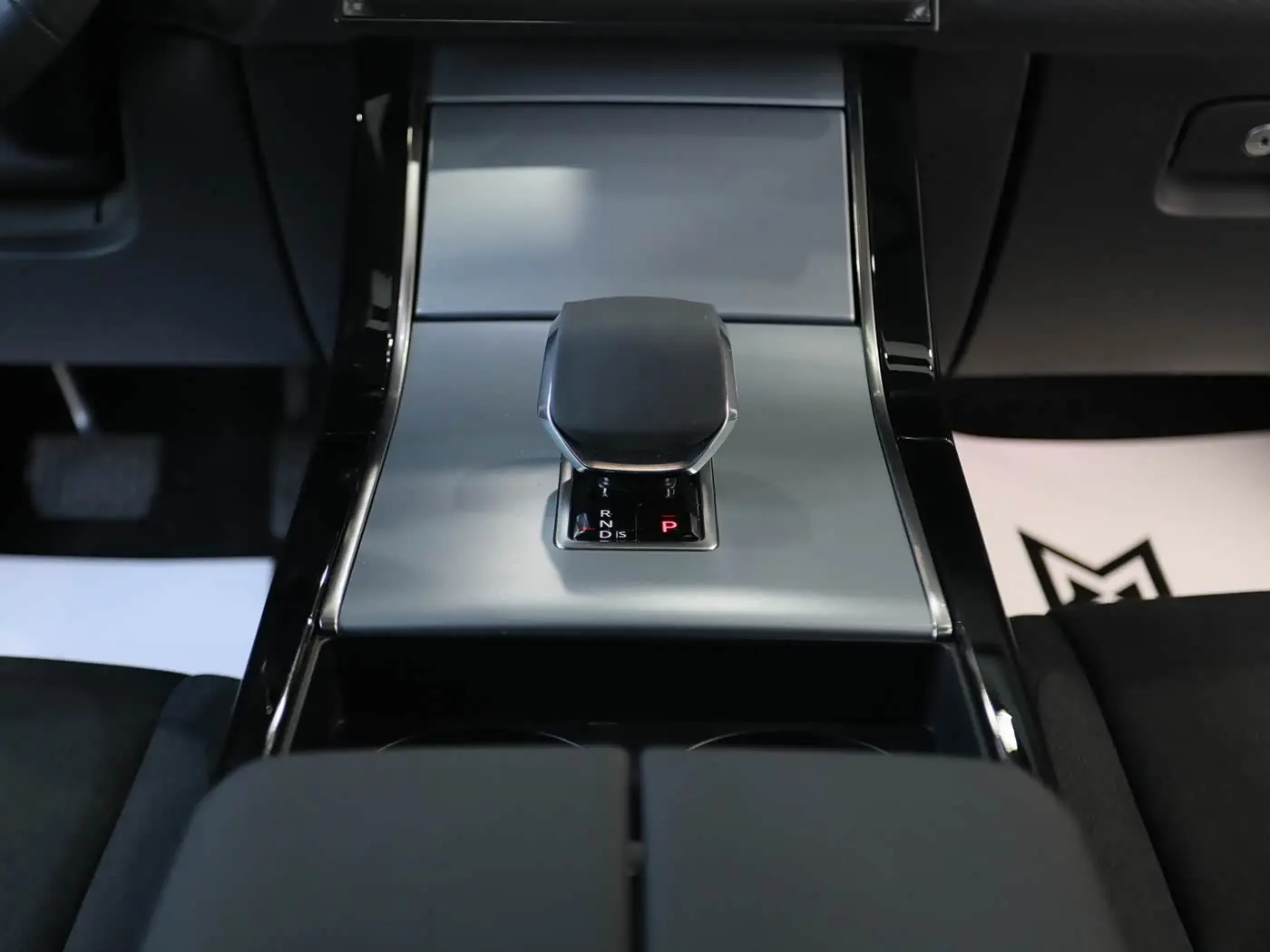Land Rover Range Rover Velar 2024 — Photo 12/17