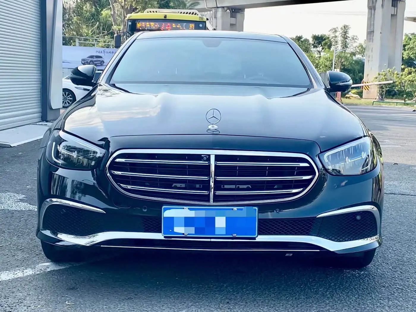 Mercedes-Benz E-Class 2023 — Photo 2/9