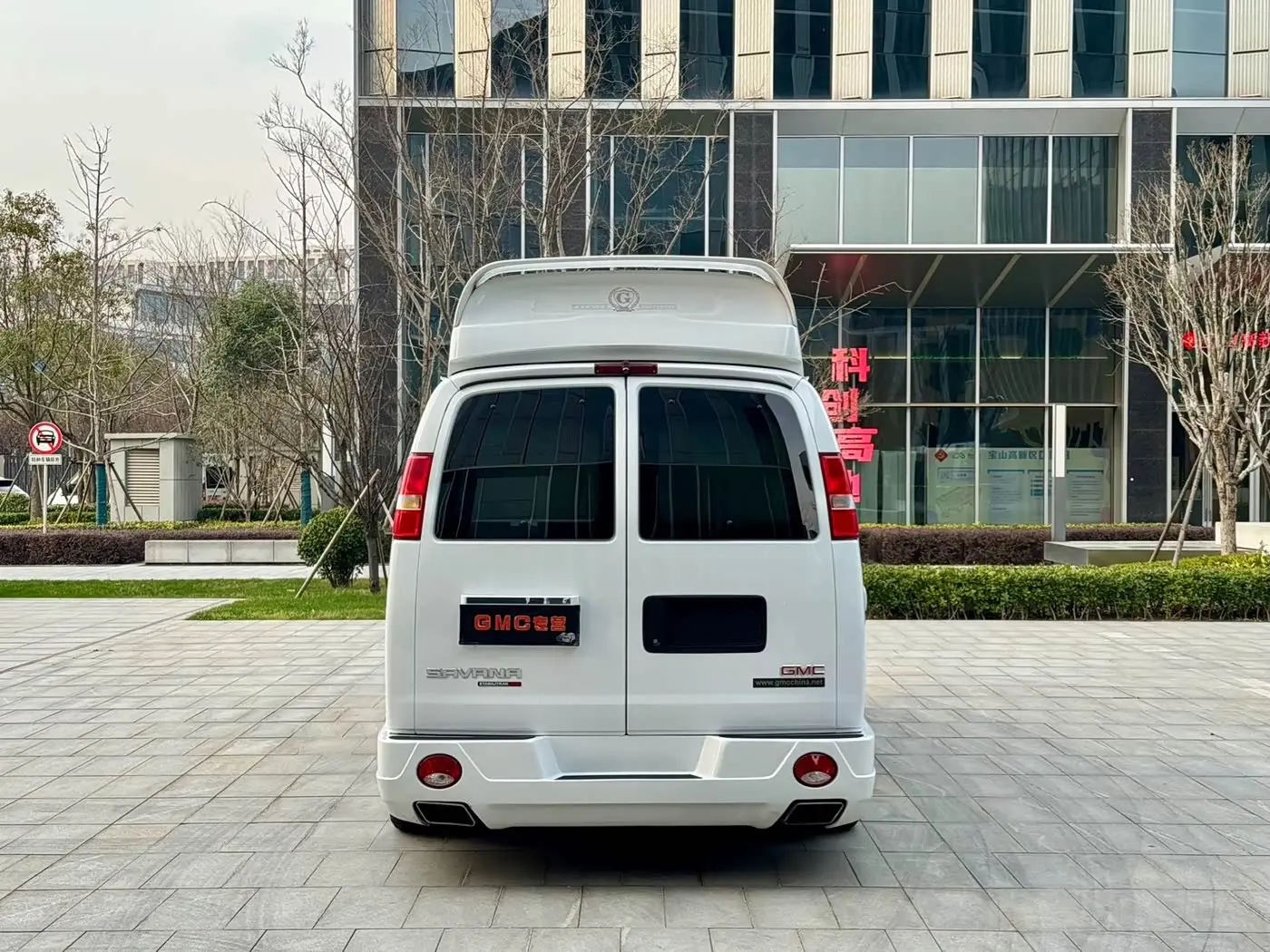 GMC Savana 2016 — Фото 6/19