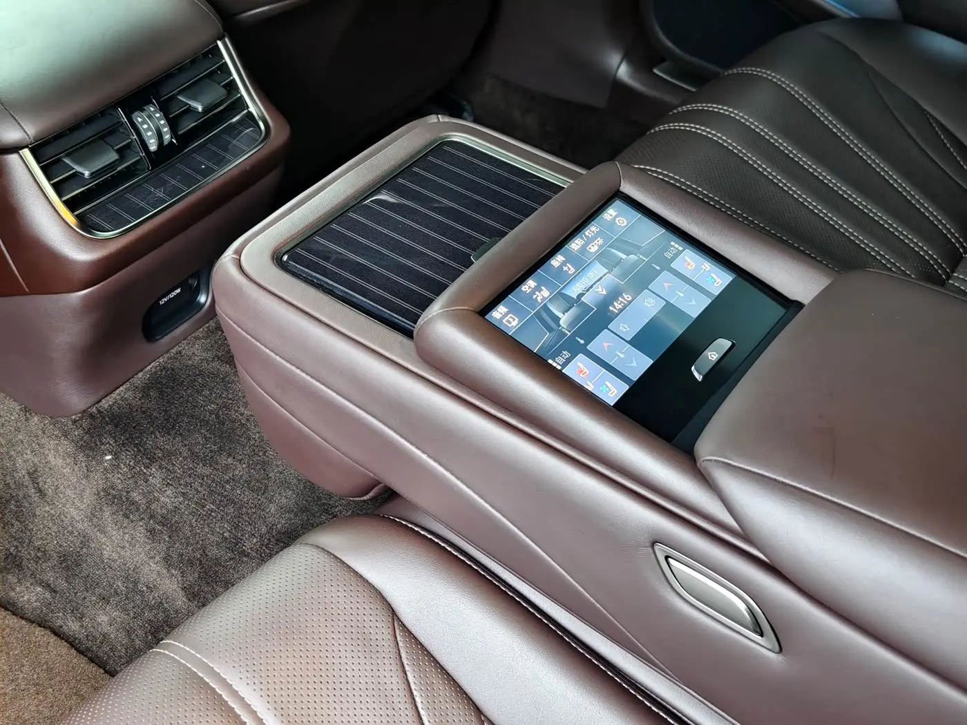 Lexus LS 2018 — Photo 7/11