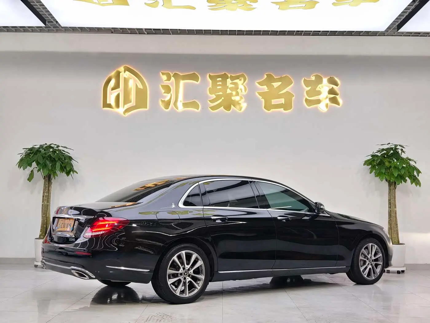 Mercedes-Benz E-Class 2019 — Photo 6/20