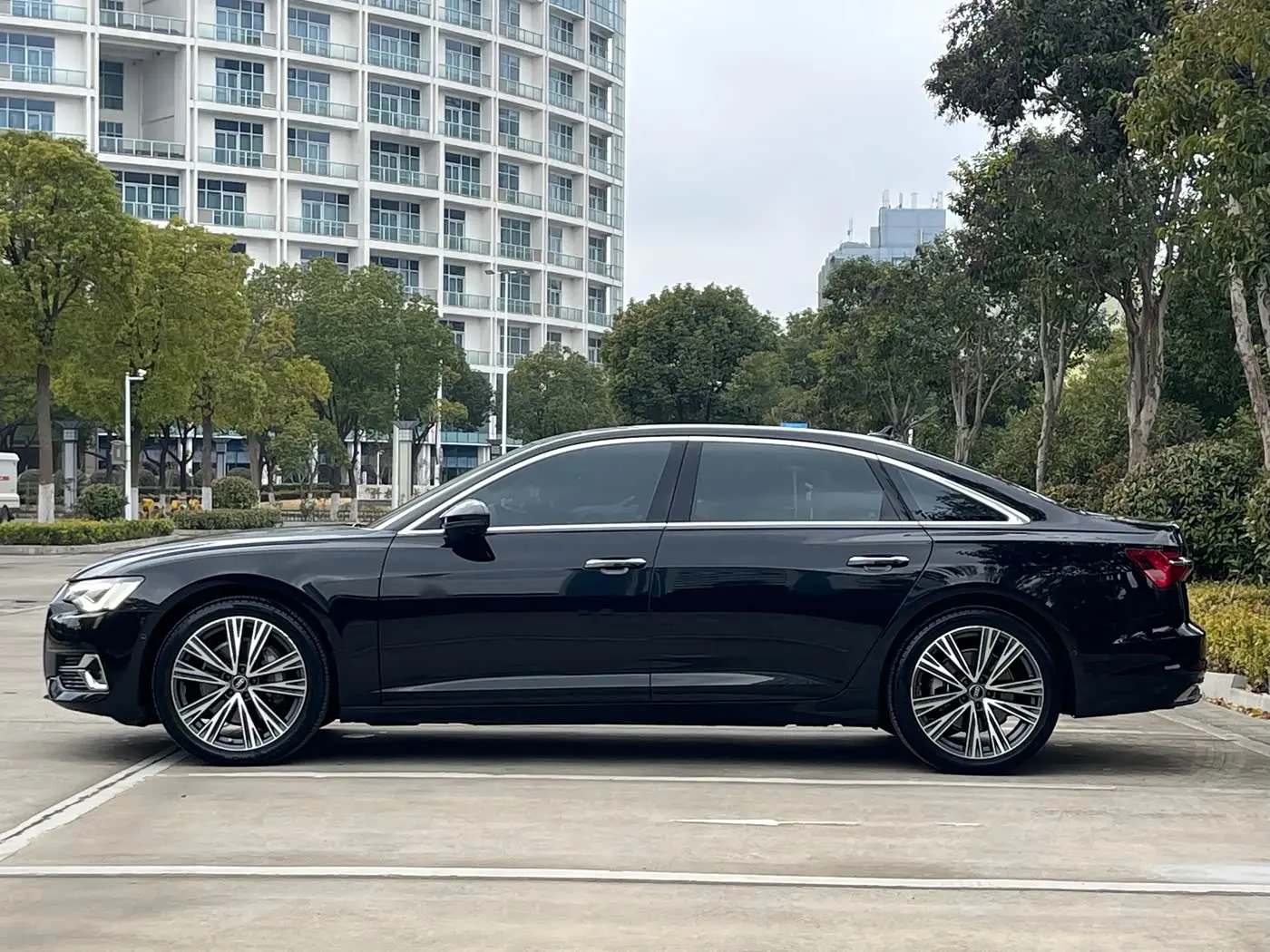Audi A6L 2023 — Фото 3/20