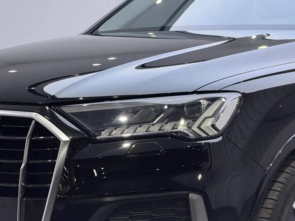 Audi Q7 2023 — Photo 4/14