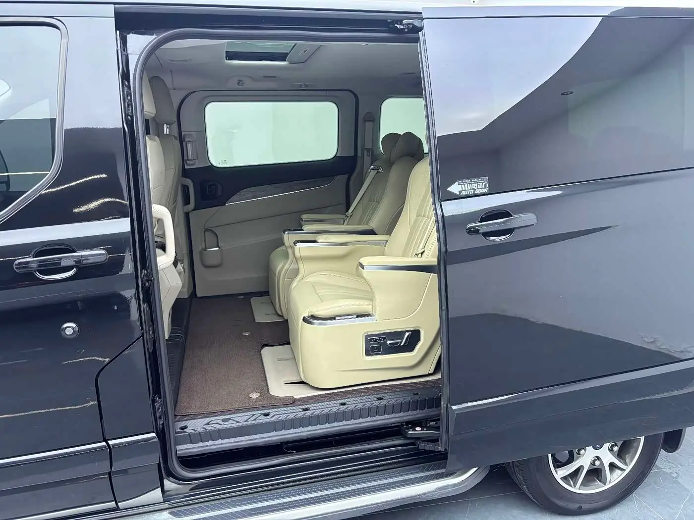 Ford Tourneo 2023 — Фото 16/17