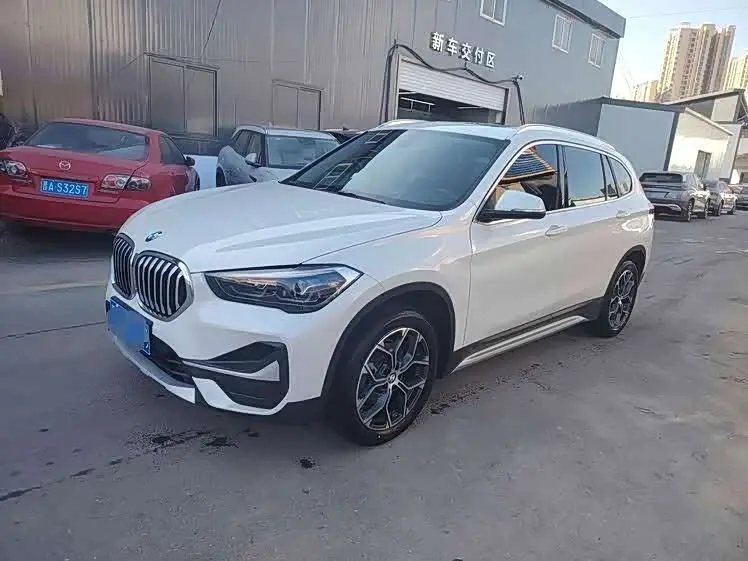 BMW X1 2021 — Фото 1/15