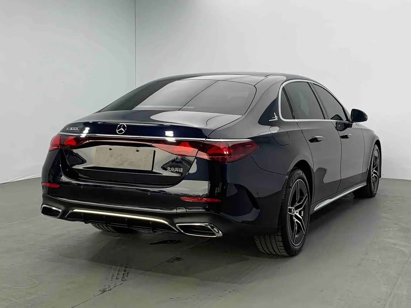 Mercedes-Benz E-Class 2024 — Photo 4/17