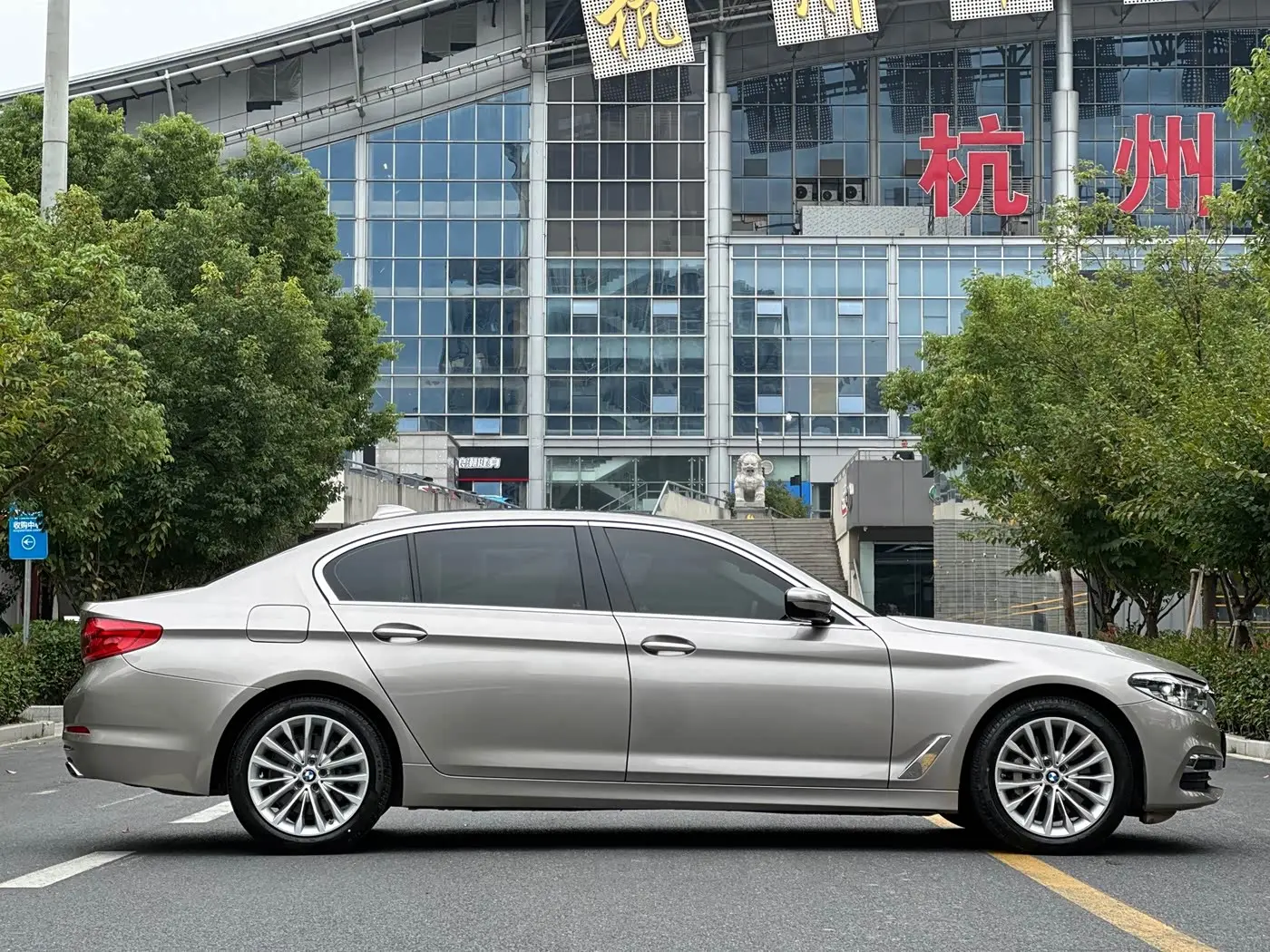 BMW 5 Series 2020 — Фото 8/20