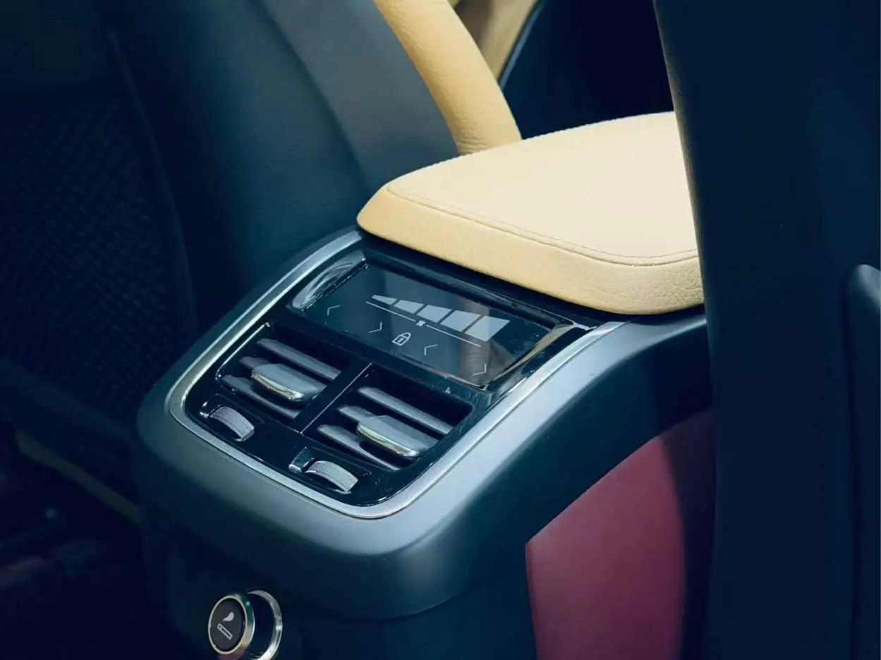 Volvo V90 2018 — Photo 14/20