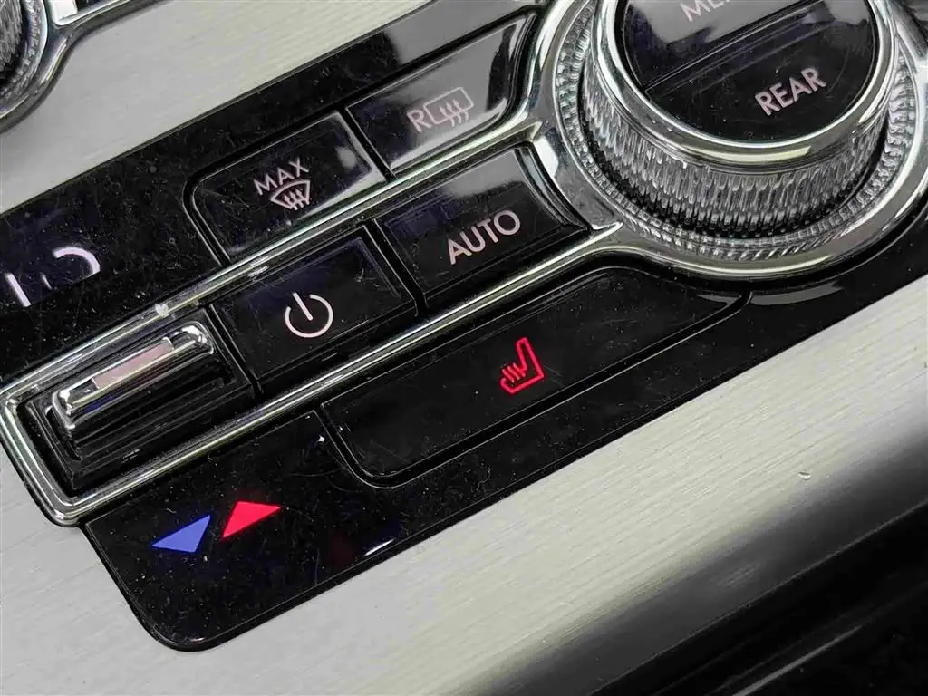 Lincoln Aviator 2023 — Photo 14/18